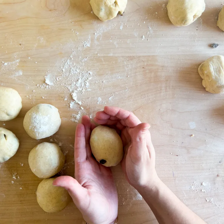 shaping the buns