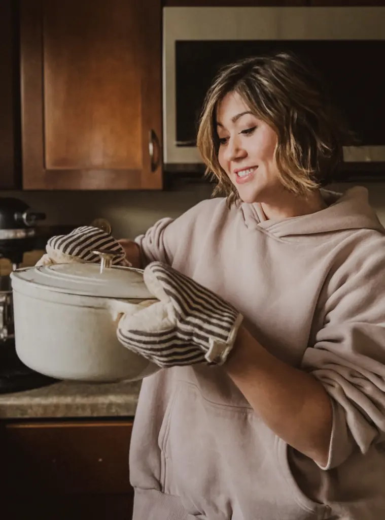 Samantha from made in motherhood holding a dutch oven.